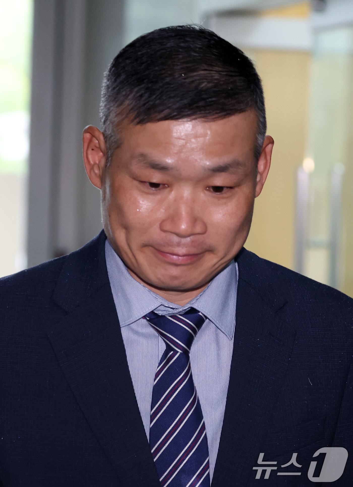 (서울=뉴스1) 김명섭 기자 = 김동혁 전 국방부 검찰단장이 10일 서울 서초구 해병대원 순직사건 관련 의혹을 수사하는 순직해병특검팀(특별검사 이명현)에 직권남용 혐의 피의자 신분 …