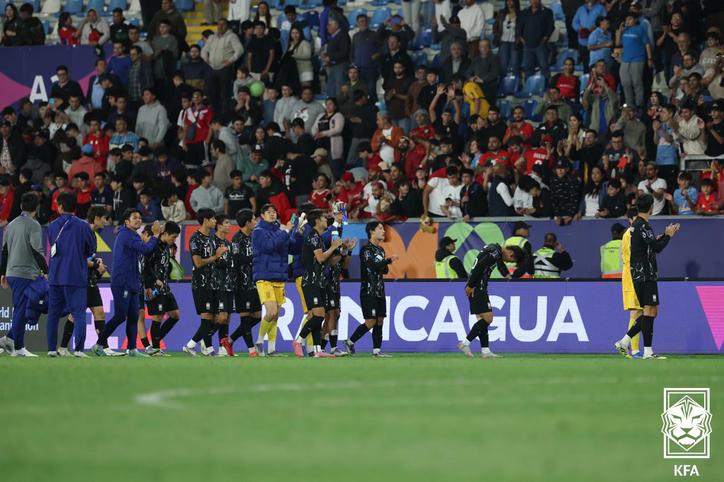 (서울=뉴스1) = 이창원 감독이 이끄는 대한민국 U-20 축구대표팀이 10일(한국시간) 칠레 랑카과의 에스타디오 엘 테니엔테에서 열린 2025 국제축구연맹(FIFA) U-20 월 …