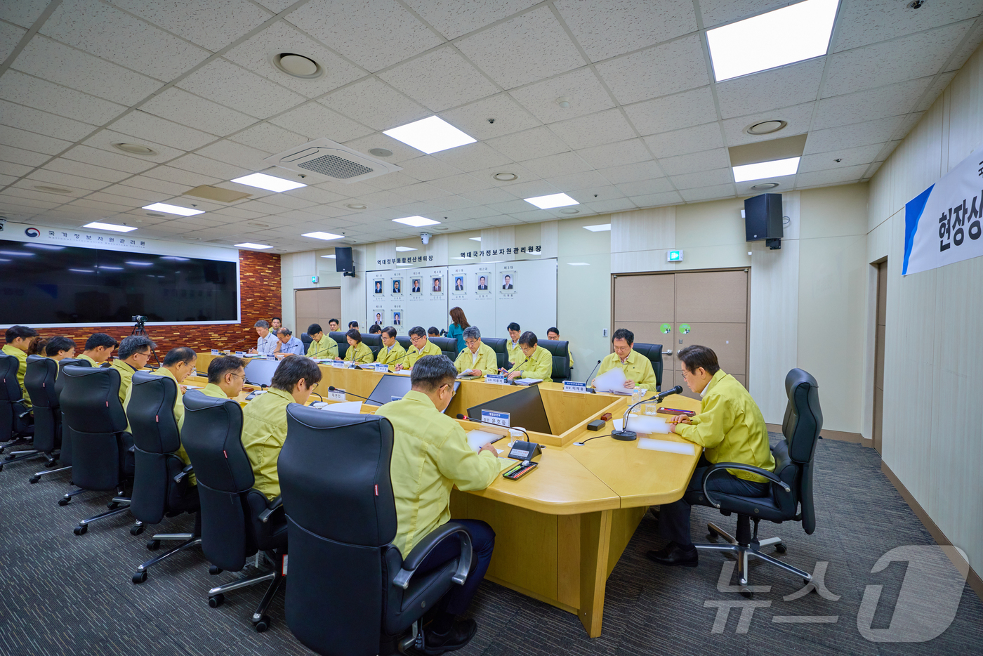 (서울=뉴스1) 이재명 기자 = 이재명 대통령이 10일 대전 유성구 국가정보자원관리원 현장상황실에서 열린 간담회에서 발언을 하고 있다. (대통령실 제공. 재판매 및 DB 금지) 2 …