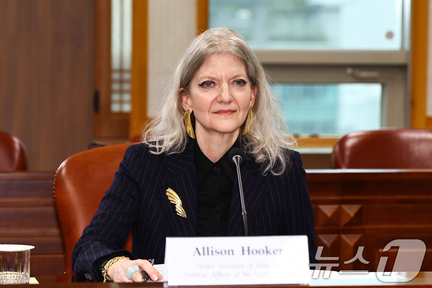 본문 이미지 - 앨리슨 후커 미 국무부 정무차관이 지난해 10월 10일 서울 종로구 외교부 청사에서 열린 한·미 외교차관 전략대화에 참석해 자리하고 있다. (공동취재) 2025.10.10 ⓒ 뉴스1 임세영 기자