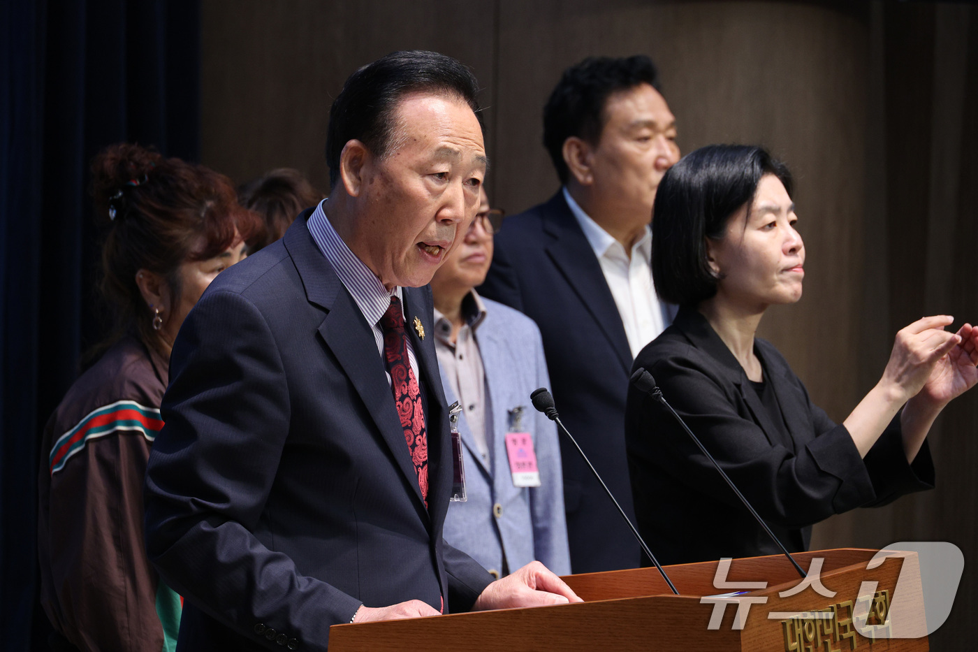 (서울=뉴스1) 신웅수 기자 = 신상도 한국불교 태고종 전국신도회장이 10일 서울 여의도 국회 소통관에서 더불어민주당 서울시장 경선 개입 의혹과 관련해 진종오 국민의힘 의원의 사과 …