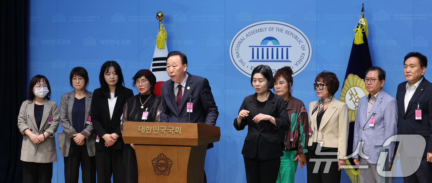 (서울=뉴스1) 신웅수 기자 = 신상도 한국불교 태고종 전국신도회장이 10일 서울 여의도 국회 소통관에서 더불어민주당 서울시장 경선 개입 의혹과 관련해 진종오 국민의힘 의원의 사과 …