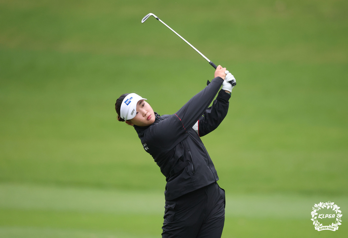 (서울=뉴스1) = 김민솔이 10일 경기 용인 88CC에서 열린 'K-FOOD 놀부 화미 마스터즈' 1라운드 1번홀에서 아이언샷을 하고 있다. (KLPGA 제공. 재판매 및 DB …