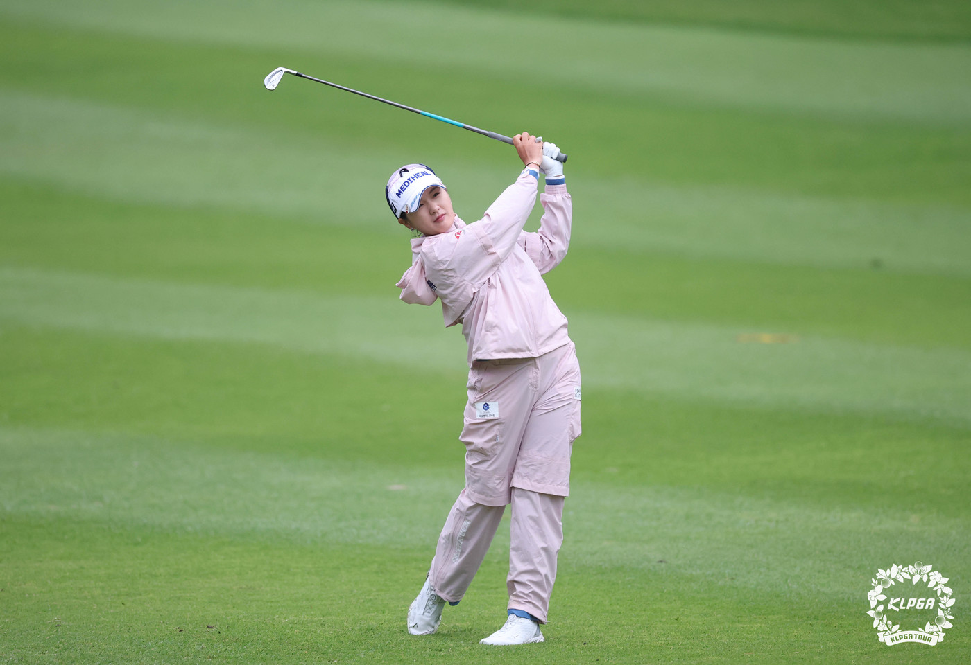 (서울=뉴스1) = 박현경이 10일 경기 용인 88CC에서 열린 'K-FOOD 놀부 화미 마스터즈' 1라운드 1번홀에서 아이언샷을 하고 있다. (KLPGA 제공. 재판매 및 DB …