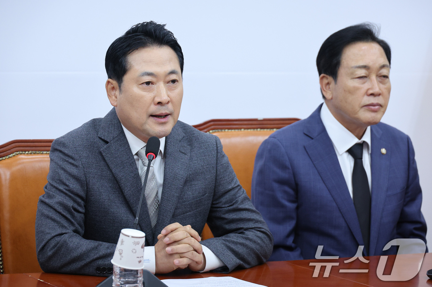 (서울=뉴스1) 신웅수 기자 = 장동혁 국민의힘 대표가 10일 서울 여의도 국회에서 김건희 여사 관련 의혹을 수사 중인 민중기 특검 강압수사 관련 기자간담회를 하고 있다. 2025 …