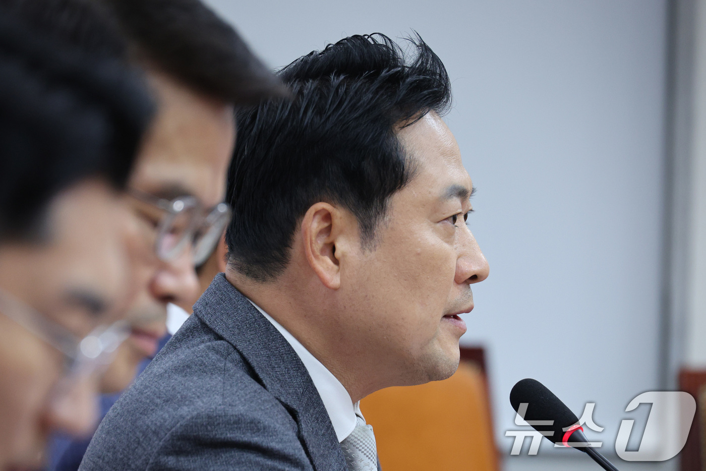 (서울=뉴스1) 신웅수 기자 = 장동혁 국민의힘 대표가 10일 서울 여의도 국회에서 김건희 여사 관련 의혹을 수사 중인 민중기 특검 강압수사 관련 기자간담회를 하고 있다. 2025 …