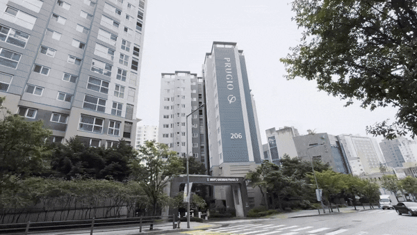 본문 이미지 - 10일 방문한 서울 마포구 &#39;마포래미안푸르지오&#39; 전경. 2025.10.10/뉴스1 ⓒ News1 윤주현 기자