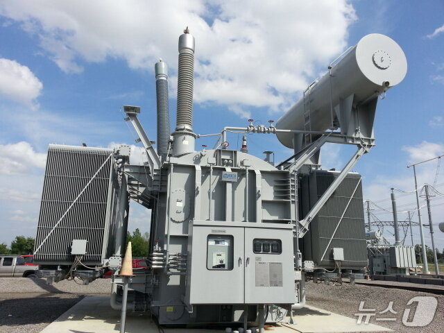 본문 이미지 - 미국 송전망에 설치된 효성중공업 765kV 초고압변압기.&#40;효성중공업&#41;