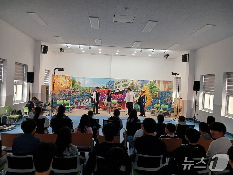 본문 이미지 - 순천외서초등학교와 순천승남중학생들의 초·중 연계 교육활동 장면&#40;전남도교육청 제공, 재판매 및 DB 금지&#41;/뉴스1 