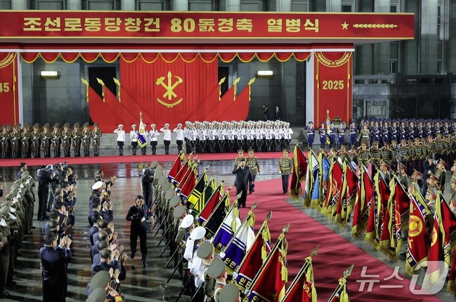 본문 이미지 - &#40;평양 노동신문=뉴스1&#41; =10일 밤 10시쯤 평양 김일성광장에서 북한 노동당 창건 80주년 기념 열병식이 진행됐다.  [국내에서만 사용가능. 재배포 금지. DB 금지. For Use Only in the Republic of Korea. Redistribution Prohibited] rodongphoto@news1.kr