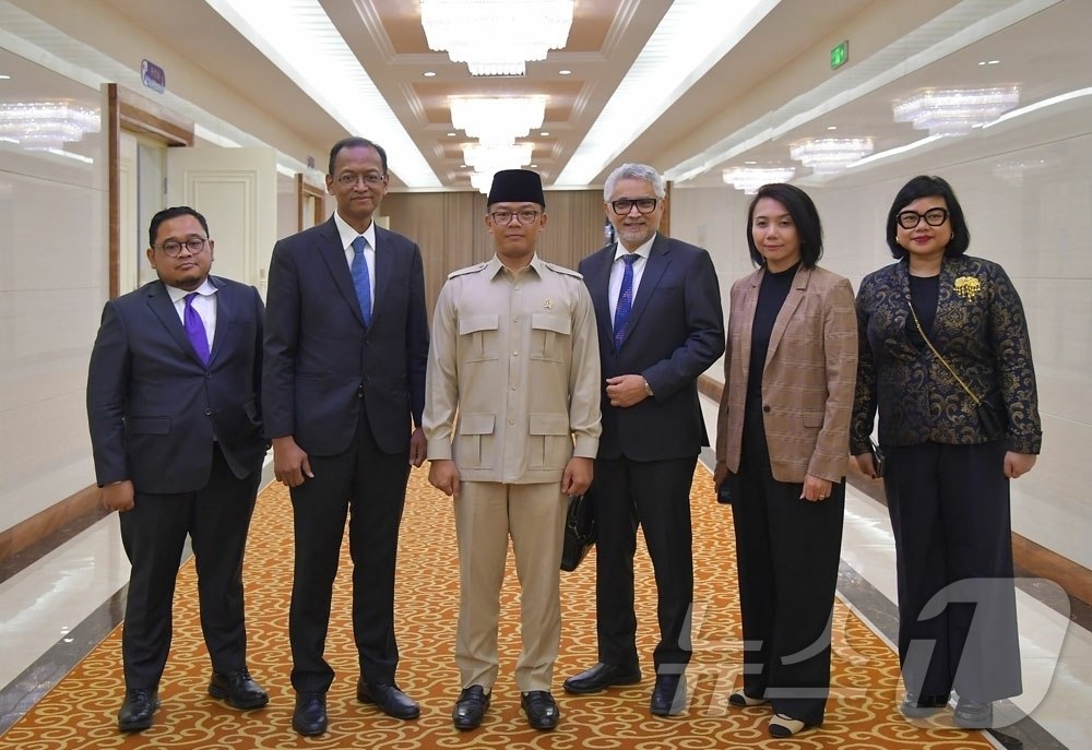 (평양 노동신문=뉴스1) = 북한 노동당 기관지 노동신문은 수기오노 인도네시아 외교장관 일행이 노동당 창건 80주년 기념행사에 참석하기 위해 10일 평양에 도착했다고 11일 보도했 …