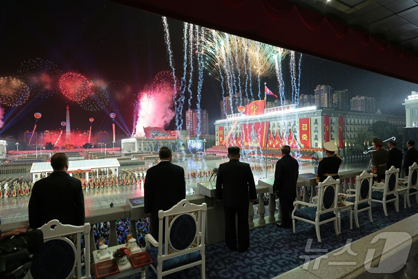 본문 이미지 - &#40;평양 노동신문=뉴스1&#41; = 북한 노동당 기관지 노동신문은 11일 당 창건 80주년 경축 열병식이 전날인 10일 평양 김일성광장에서 성대히 거행됐다고 보도했다. 새 대륙간탄도미사일&#40;ICBM&#41; &#39;화성-20형&#39;이 이날 처음 공개됐다. [국내에서만 사용가능. 재배포 금지. DB 금지. For Use Only in the Republic of Korea. Redistribution Prohibited] rodongphoto@news1.kr