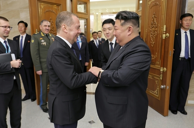 '푸틴 최측근' 메드베데프, 김정은에 새해 축전…"새로운 가능성 기대"