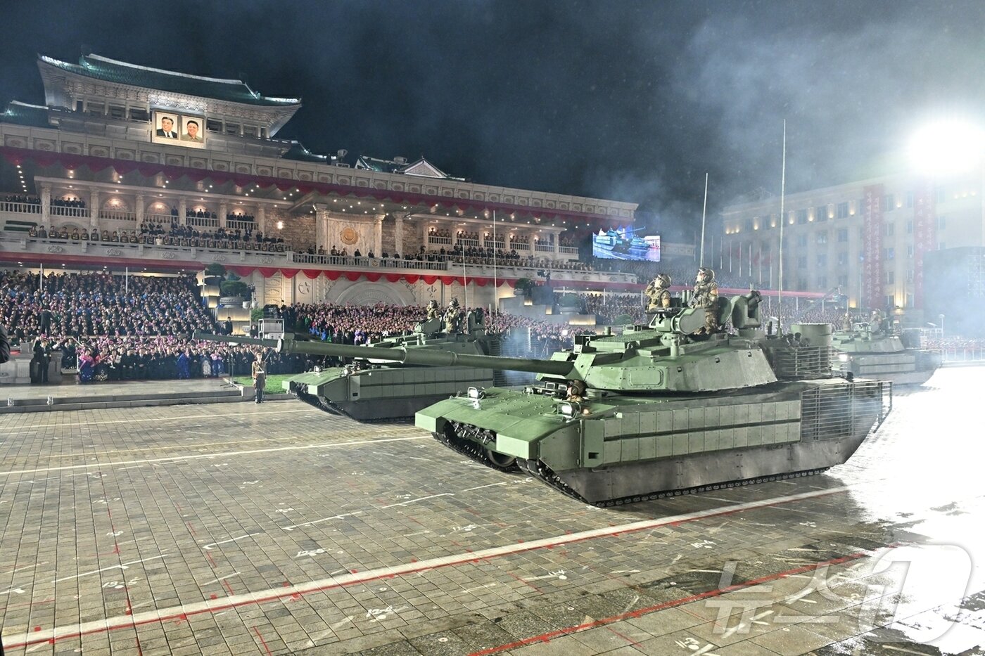 본문 이미지 - (평양 노동신문=뉴스1) = 지난해 10월 평양 김일성광장에서 북한 노동당 창건 80주년 기념 열병식에 공개된 신형 전차 '천마-20'의 모습. [국내에서만 사용가능. 재배포 금지. DB 금지. For Use Only in the Republic of Korea. Redistribution Prohibited] rodongphoto@news1.kr
