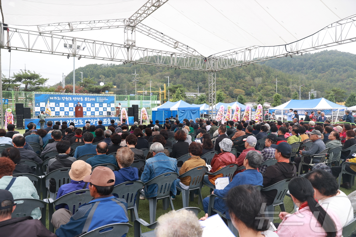 (영월=뉴스1) 한귀섭 기자 = 강원도의 산업화를 이끌었던 탄광의 역사와 문화를 기리는 제15회 강원도 탄광촌문화제가 11일 영월 북면 탄광문화촌 및 마차초등학교에서 열렸다. (영 …