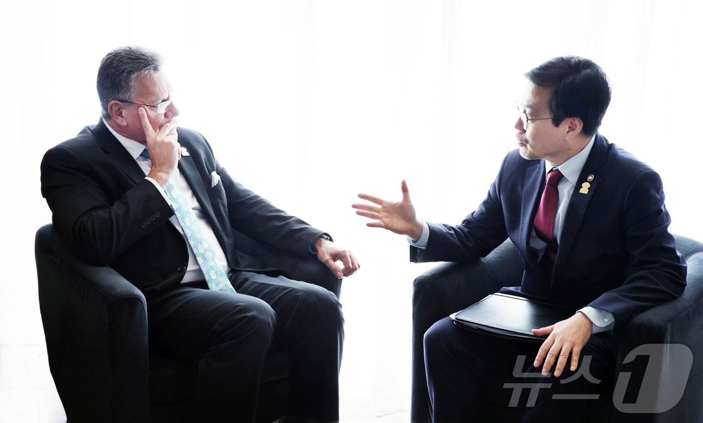 (서울=뉴스1) = 여한구 산업통상부 통상교섭본부장이 10일(현지시간) 남아프리카공화국 그케베르하 보드워크호텔에서 열린 2025 G20 무역투자 장관회의 참석 계기에 마로스 세프코 …