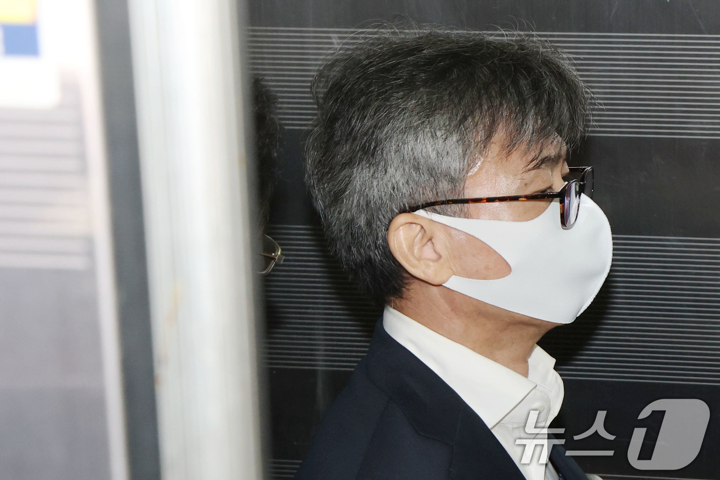 (서울=뉴스1) 이광호 기자 = 이종호 전 블랙펄인베스트 대표가 12일 오전 참고인 신분으로 조사를 받기 위해 서울 서초구 이명현 순직해병 특별검사팀 사무실에 출석하고 있다. 20 …