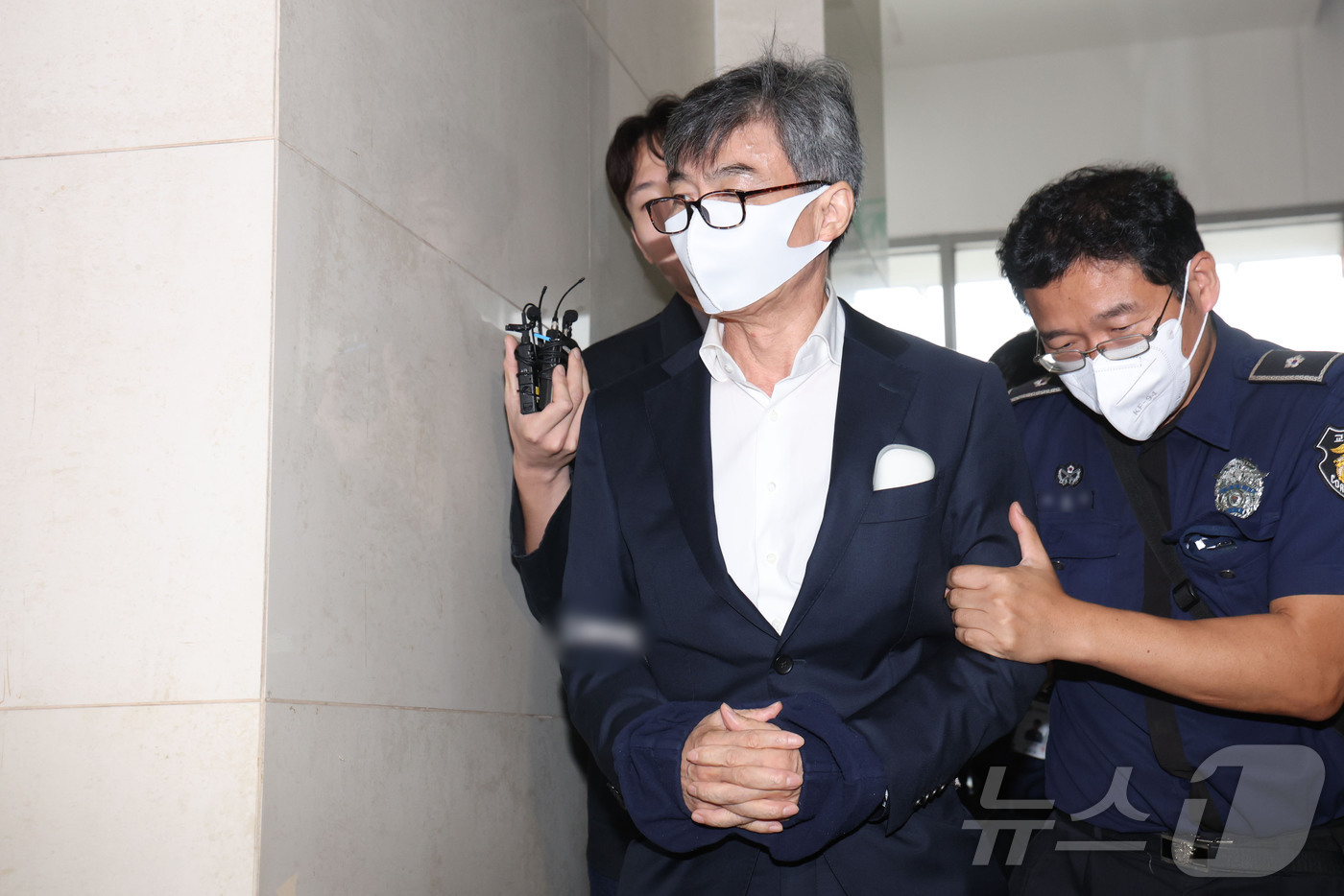 (서울=뉴스1) 이광호 기자 = 이종호 전 블랙펄인베스트 대표가 12일 오전 참고인 신분으로 조사를 받기 위해 서울 서초구 이명현 순직해병 특별검사팀 사무실에 출석하고 있다. 20 …