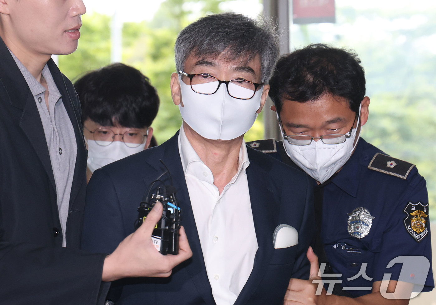 (서울=뉴스1) 이광호 기자 = 이종호 전 블랙펄인베스트 대표가 12일 오전 참고인 신분으로 조사를 받기 위해 서울 서초구 이명현 순직해병 특별검사팀 사무실에 출석하고 있다. 20 …