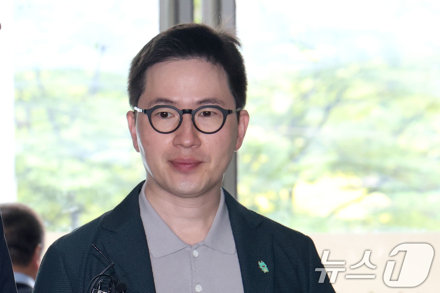 (서울=뉴스1) 이광호 기자 = 이원모 전 대통령실 인사비서관이 12일 오전 서울 서초구 이명현 순직해병 특별검사팀 사무실에 피의자 신분으로 출석하고 있다. 2025.10.12/뉴 …