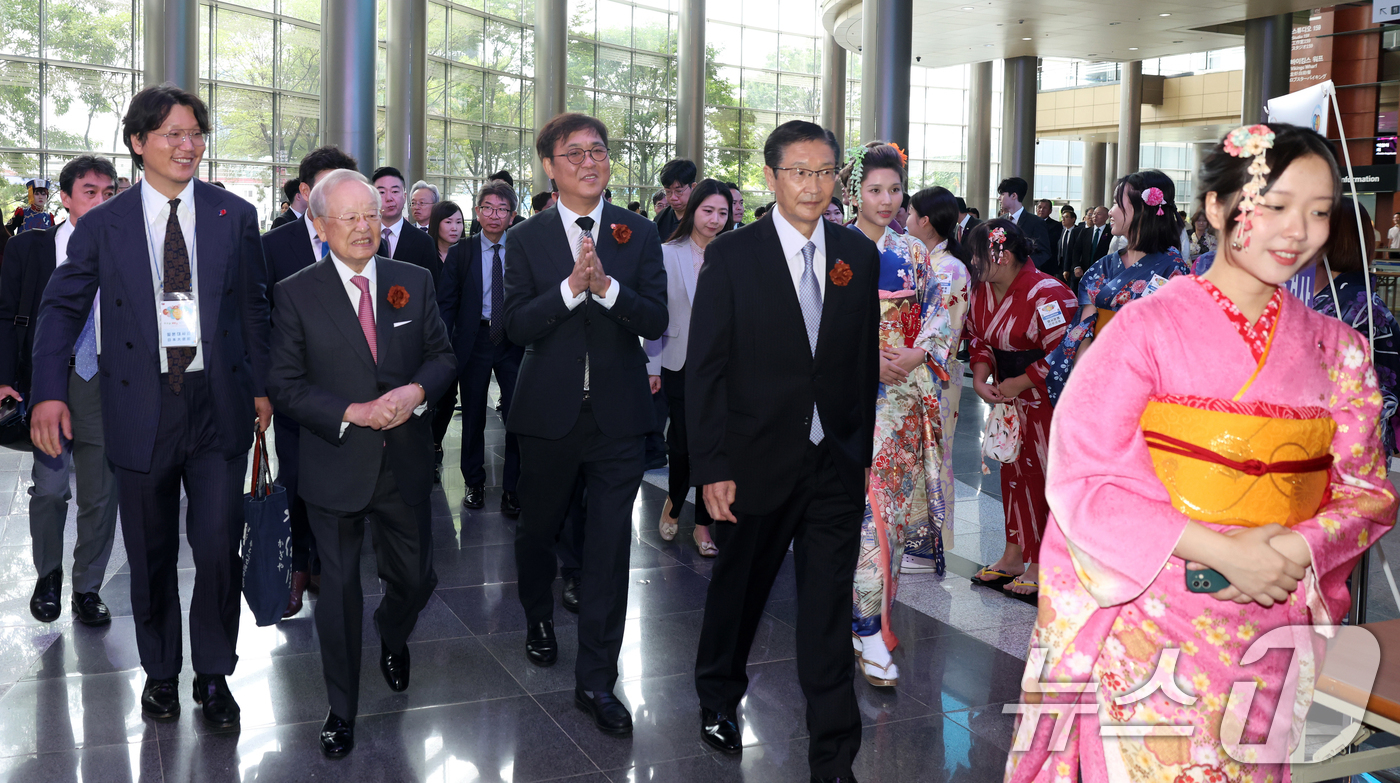 (서울=뉴스1) = 최휘영 문화체육관광부 장관이 12일 서울 강남구 코엑스에서 열린 한일축제한마당 2025 in Seoul 행사에 참석하고 있다. (문화체육관광부 제공. 재판매 및 …
