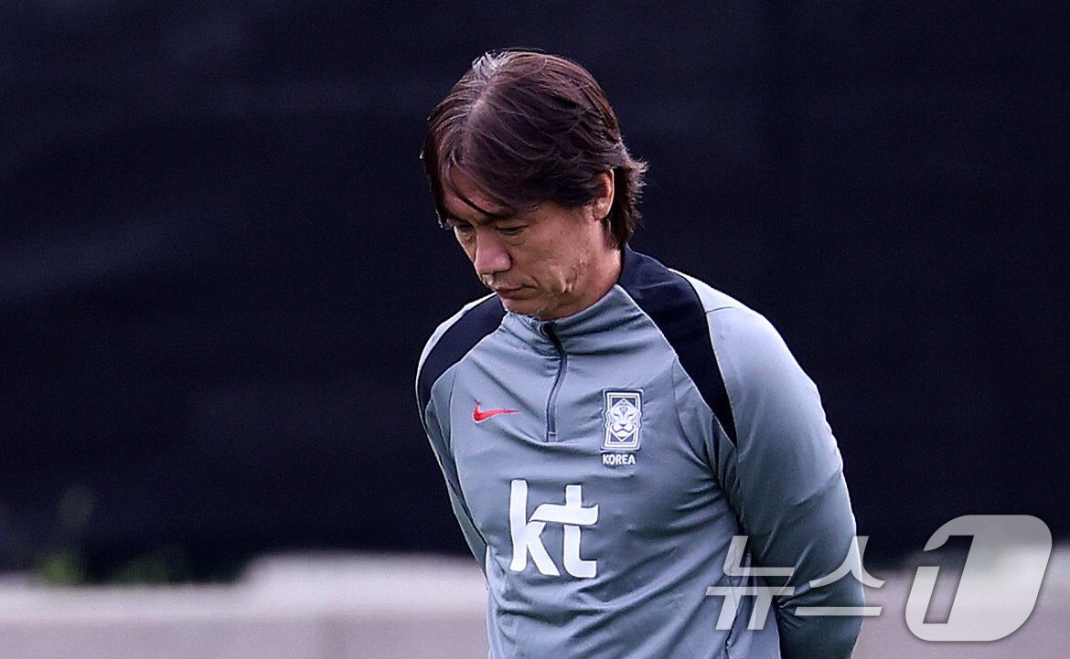 본문 이미지 - 만약의 상황에 대비해 플랜B를 준비해야하는 홍명보 감독. ⓒ News1 박지혜 기자