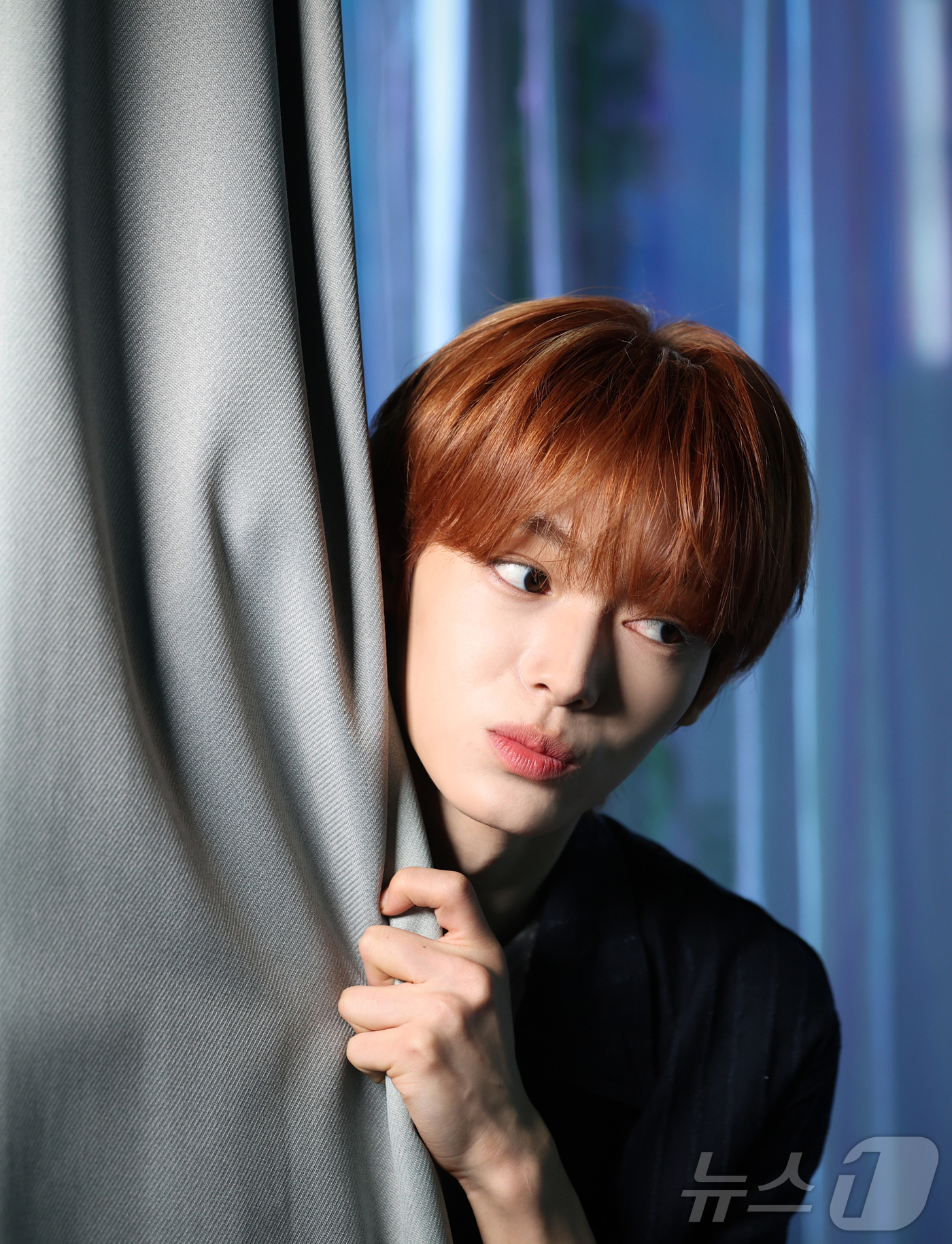 (서울=뉴스1) 권현진 기자 = 투어스 한진이 서울 용산구 하이브 사옥에서 열린 '물 건너온 아이돌' 인터뷰에 앞서 포즈를 취하고 있다.한진이 속한 투어스는 지난 13일 미니 4집 …