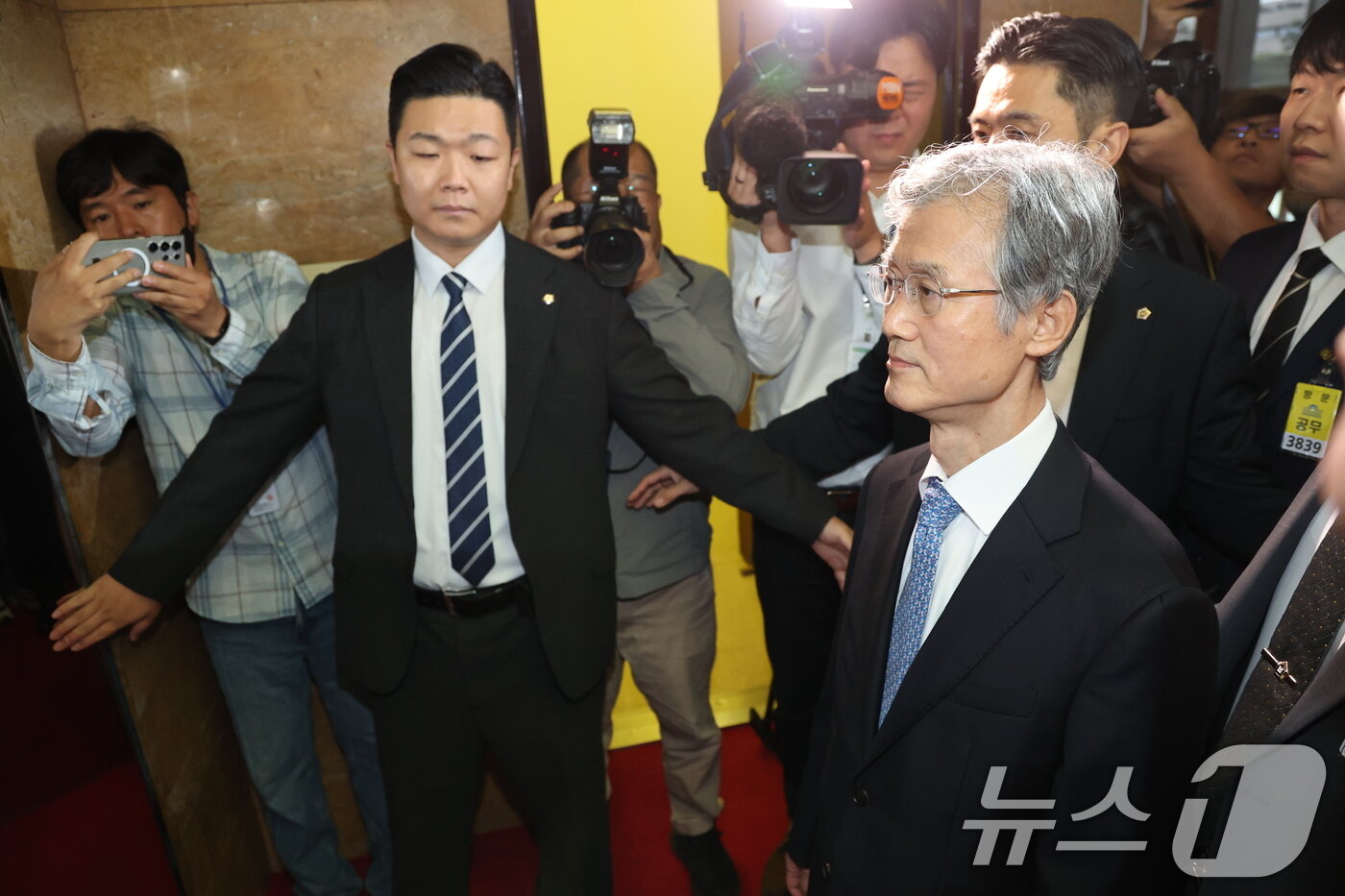 본문 이미지 - 조희대 대법원장이 13일 서울 여의도 국회에서 열린 법제사법위원회의 국정감사에 출석하고 있다. 2025.10.13/뉴스1 ⓒ News1 이승배 기자