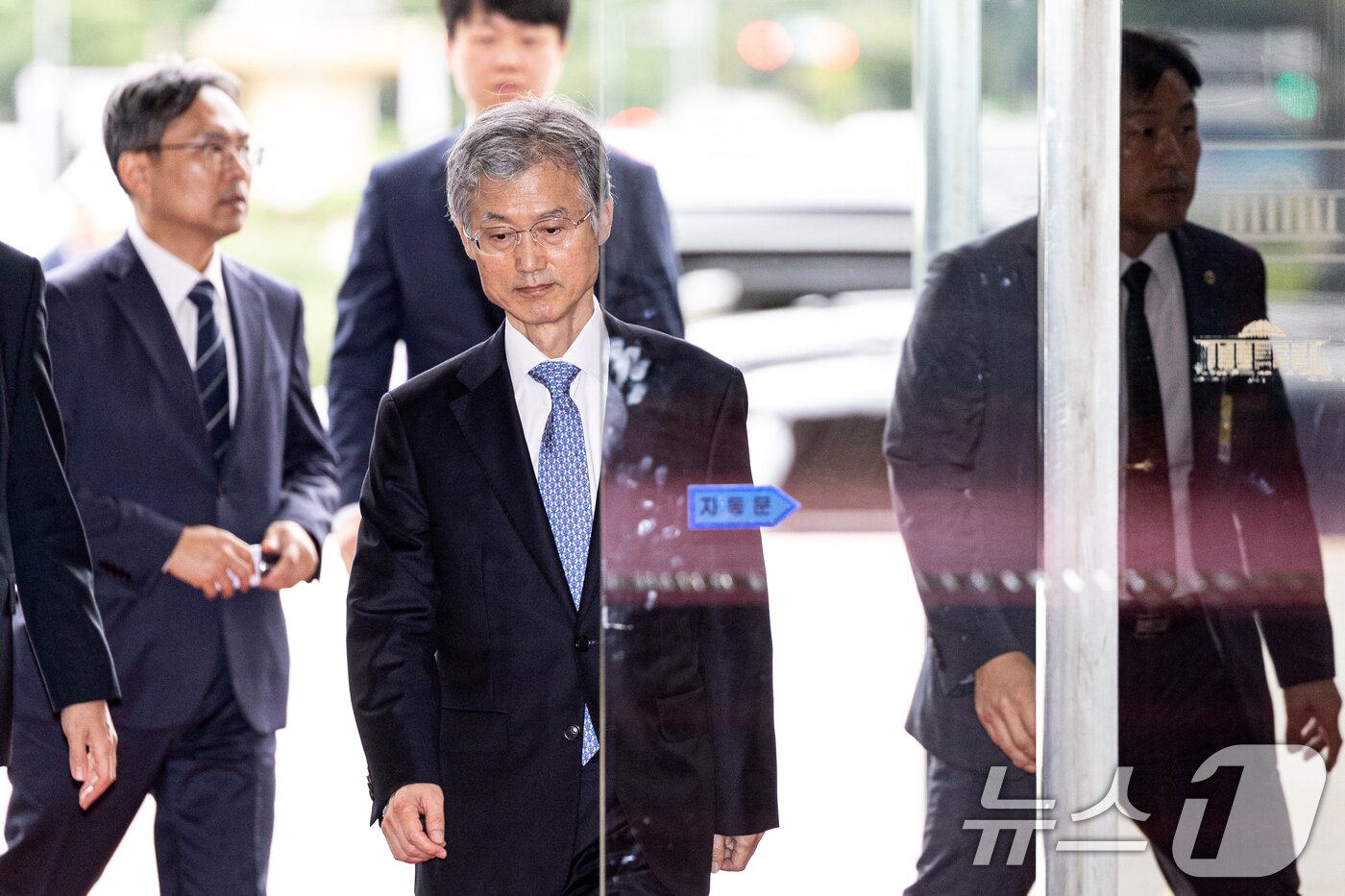 본문 이미지 - 조희대 대법원장이 국회 법제사법위원회 국정감사에 출석하기 위해 13일 오전 서울 여의도 국회 본청으로 들어서고 있다. 2025.10.13/뉴스1 ⓒ News1 이승배 기자