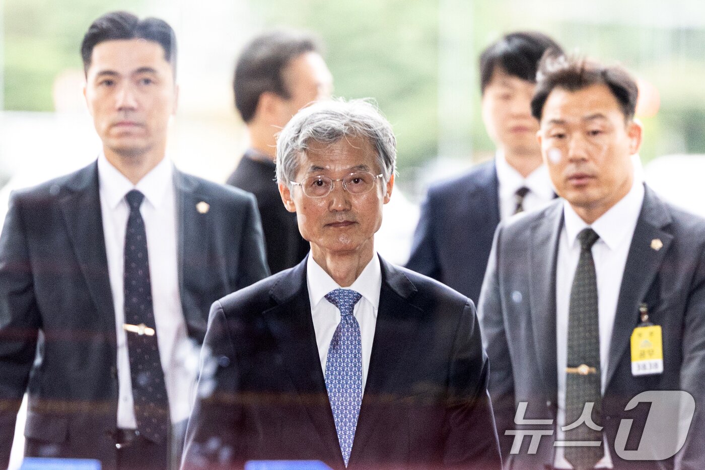 본문 이미지 - 조희대 대법원장이 국회 법제사법위원회 국정감사에 출석하기 위해 13일 오전 서울 여의도 국회 본청으로 들어서고 있다. 2025.10.13/뉴스1 ⓒ News1 이승배 기자