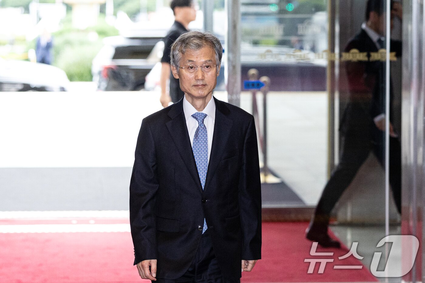 본문 이미지 - 조희대 대법원장이 국회 법제사법위원회 국정감사에 출석하기 위해 13일 오전 서울 여의도 국회 본청으로 들어서고 있다. 2025.10.13/뉴스1 ⓒ News1 이승배 기자