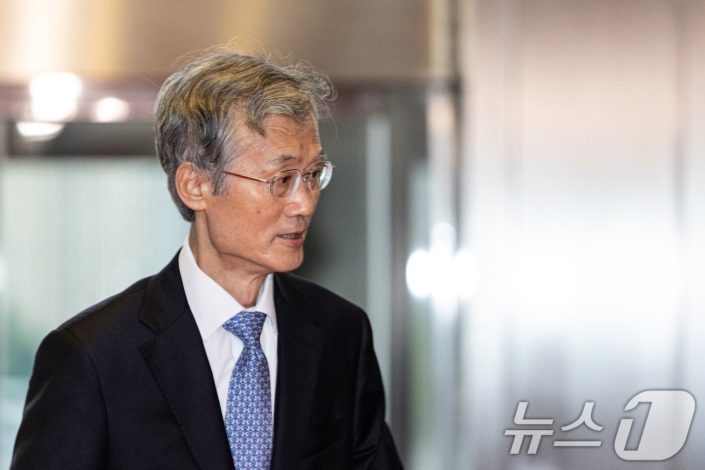 본문 이미지 - 조희대 대법원장이 국회 법제사법위원회 국정감사에 출석하기 위해 13일 오전 서울 여의도 국회 본청으로 들어서고 있다. 2025.10.13/뉴스1 ⓒ News1 이승배 기자