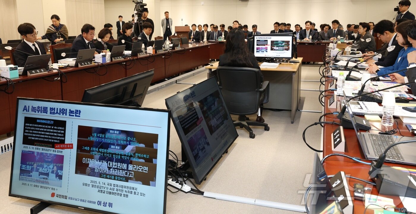 본문 이미지 - 배경훈 부총리 겸 과학기술정보통신부 장관이 13일 세종시 정부세종청사에서 열린 국회 과학기술정보방송통신위원회의 과학기술정보통신부에 대한 국정감사에서 위원들의 질의에 답하고 있다. 2025.10.13/뉴스1 ⓒ News1 김기남 기자