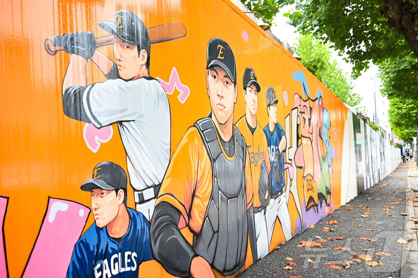 (대전=뉴스1) 김기태 기자 = 대전 중구는 대전한화생명볼파크 개장 및 한화이글스 홈경기를 연계한 도심 활성화 사업 일환으로 '야구장 가는 길 경관개선사업'을 진행한다. 사진은 시 …