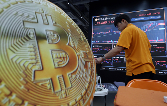 잠정 중단됐던 한은 CBDC 테스트, 내년 재가동…은행권 "일단 참여"