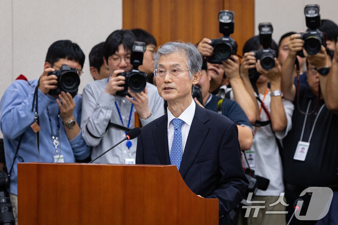 본문 이미지 - 조희대 대법원장이 13일 서울 여의도 국회에서 열린 법제사법위원회의 대법원 등에 대한 국정감사에 출석해 인사말을 하고 있다. 2025.10.13/뉴스1 ⓒ News1 유승관 기자