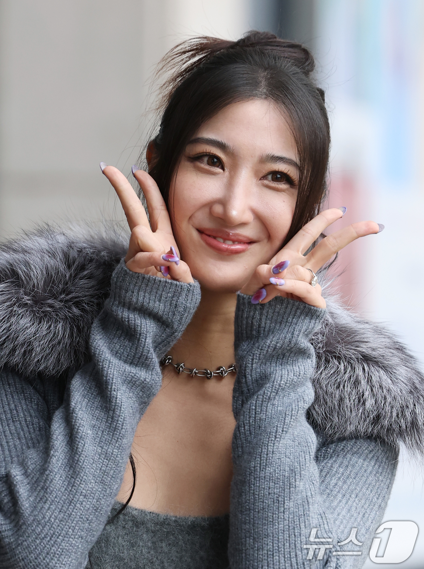 (서울=뉴스1) 권현진 기자 = 가수 겸 작곡가 이재가 라디오 '이은지의 가요광장' 출연을 위해 13일 오전 서울 영등포구 KBS 본관으로 들어서고 있다.이재는 네플릭스 애니메이션 …