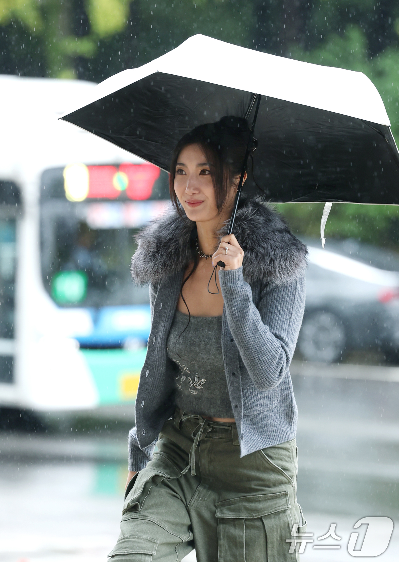 (서울=뉴스1) 권현진 기자 = 가수 겸 작곡가 이재가 라디오 '이은지의 가요광장' 출연을 위해 13일 오전 서울 영등포구 KBS 본관으로 들어서고 있다.이재는 네플릭스 애니메이션 …