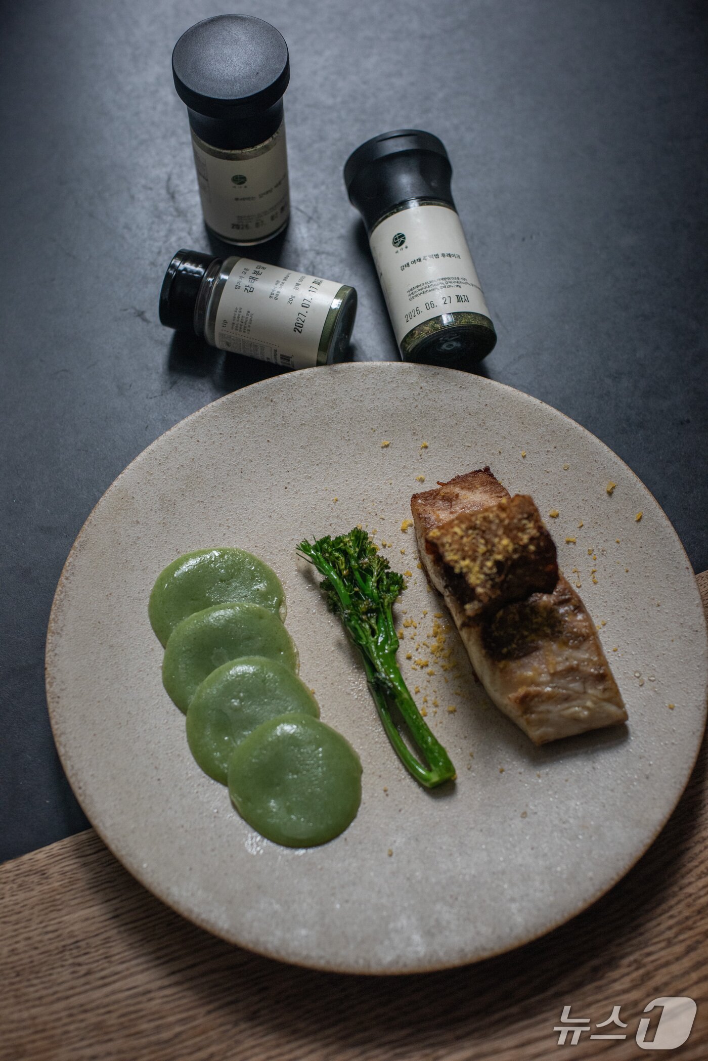 본문 이미지 - 독일 베를린 &#39;레스토랑 초이&#39;가 선보이는 감태 메뉴&#40;기린컴퍼니 제공&#41;