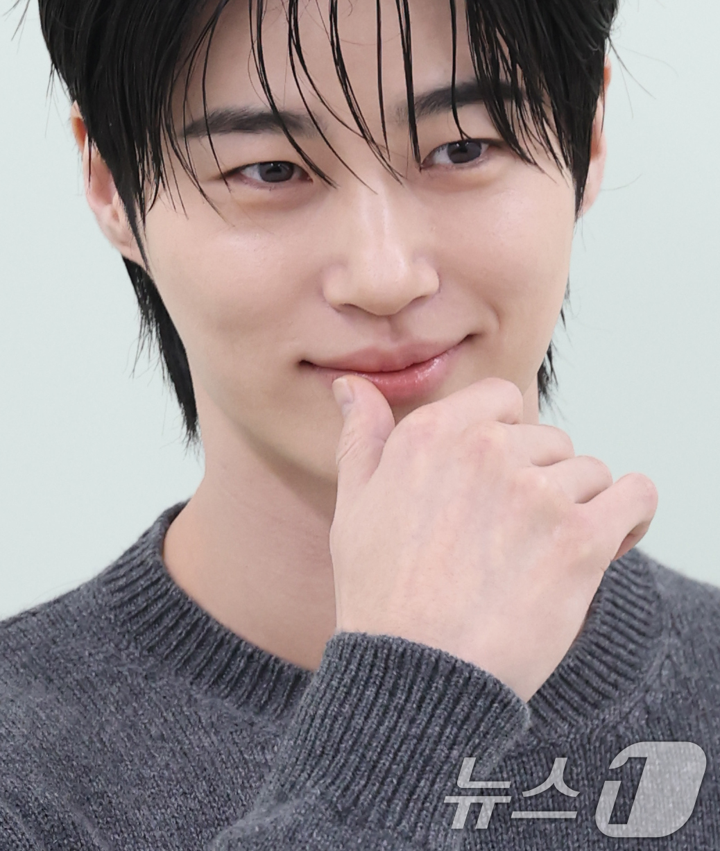 (서울=뉴스1) 권현진 기자 = 배우 변우석이 13일 오후 서울 성동구 성수동 모처에서 열린 한 뷰티브랜드 포토콜에 참석해 포즈를 취하고 있다. 2025.10.13/뉴스1