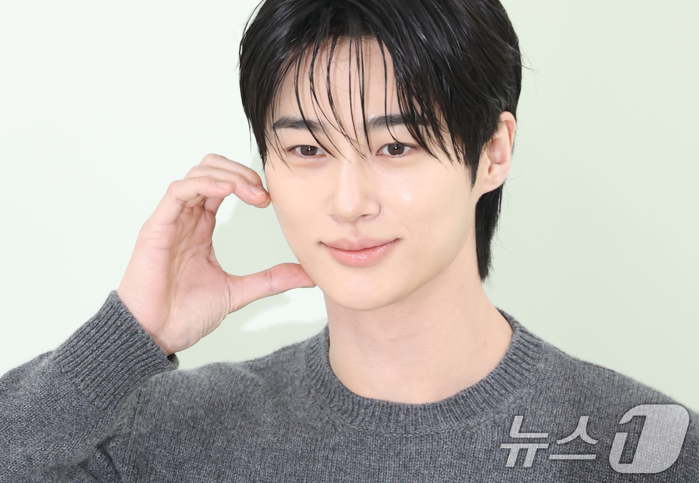 (서울=뉴스1) 권현진 기자 = 배우 변우석이 13일 오후 서울 성동구 성수동 모처에서 열린 한 뷰티브랜드 포토콜에 참석해 포즈를 취하고 있다. 2025.10.13/뉴스1