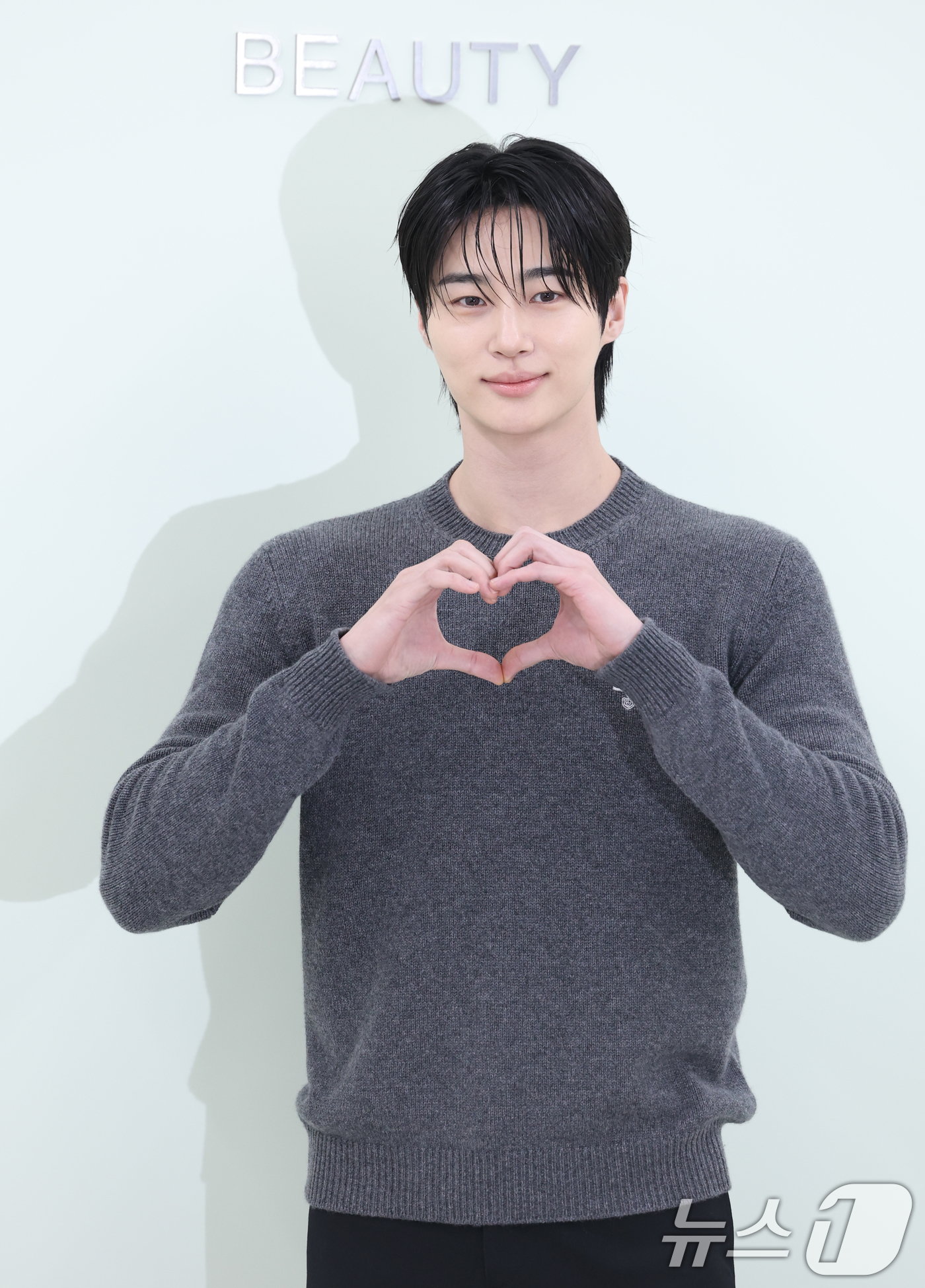 (서울=뉴스1) 권현진 기자 = 배우 변우석이 13일 오후 서울 성동구 성수동 모처에서 열린 한 뷰티브랜드 포토콜에 참석해 포즈를 취하고 있다. 2025.10.13/뉴스1