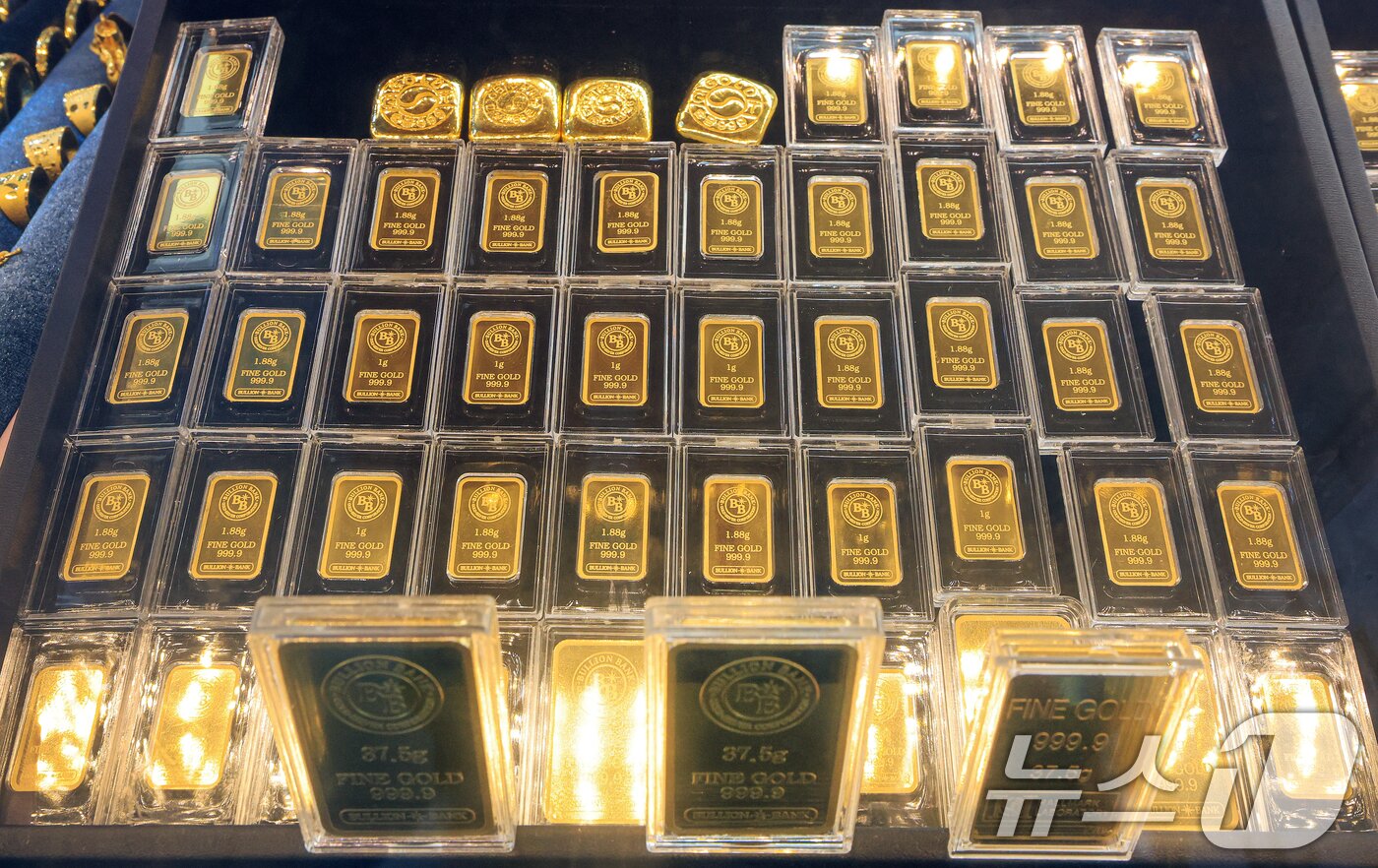 본문 이미지 -   서울 종로구 한 금은방에 금 제품이 진열돼  있는 모습. 2025.10.13/뉴스1 DB ⓒ News1 이호윤 기자