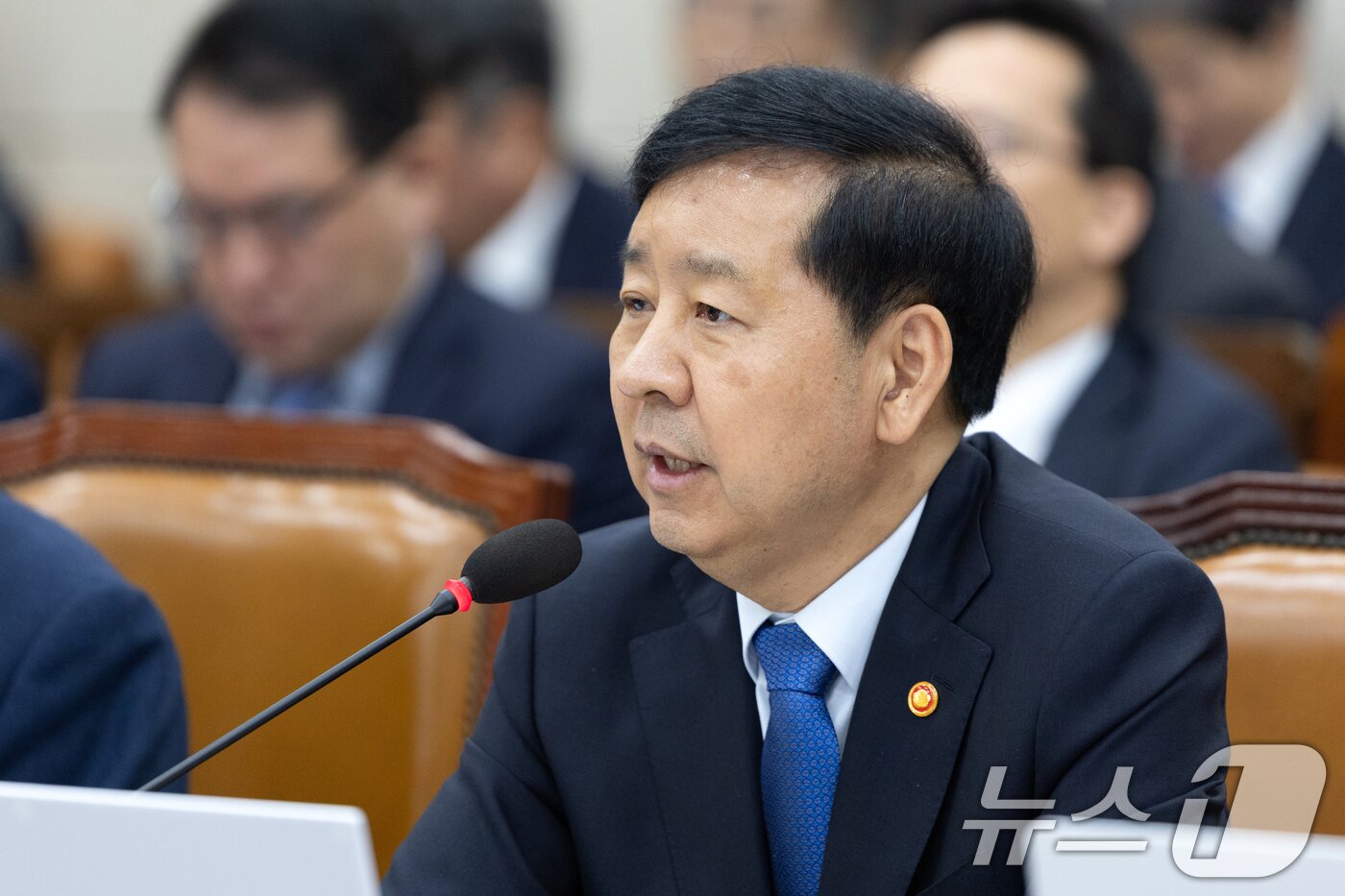본문 이미지 - 구윤철 경제부총리 겸 기획재정부 장관이 13일 서울 여의도 국회에서 열린 기획재정위원회 국정감사에 출석해 의원 질의에 답변하고 있다. 2025.10.13/뉴스1 ⓒ News1 이승배 기자