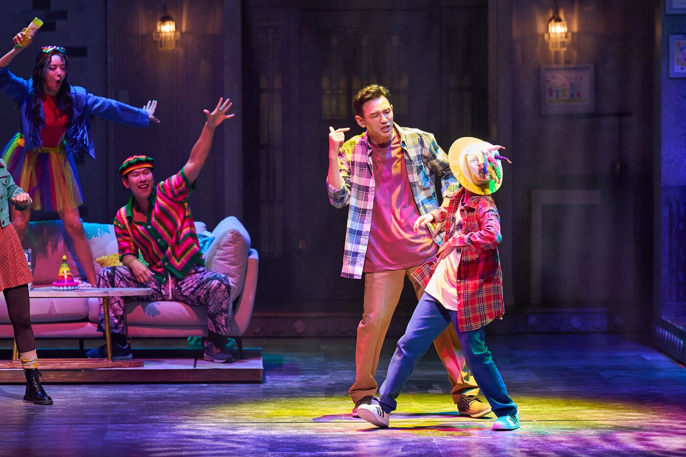 본문 이미지 - 뮤지컬 '미세스 다웃파이어' 에서 황정민 모습(샘컴퍼니 제공)