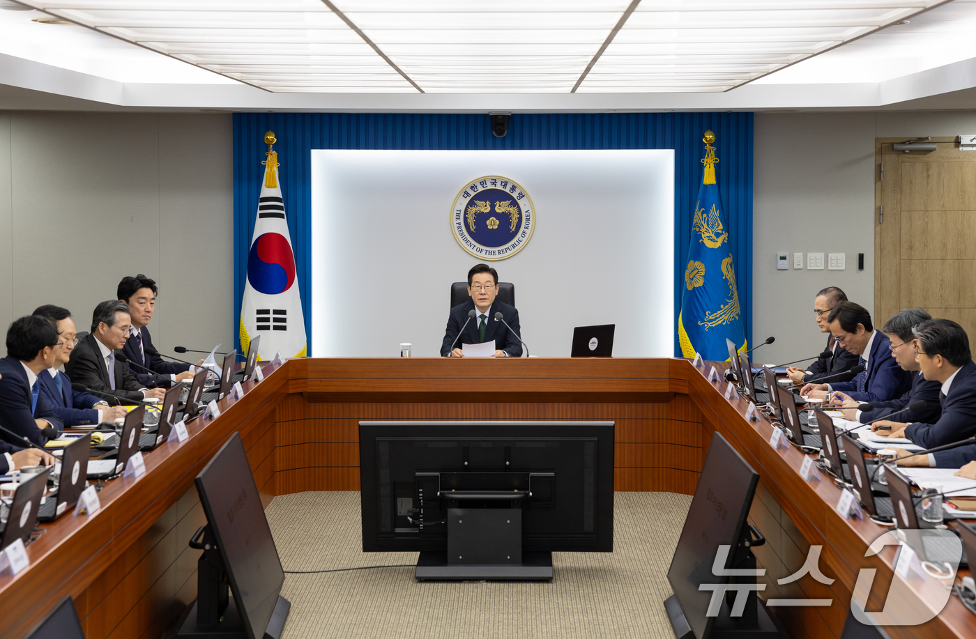 (서울=뉴스1) 허경 기자 = 이재명 대통령이 13일 서울 용산 대통령실 청사에서 열린 수석보좌관회의에서 발언하고 있다. (대통령실 제공. 재판매 및 DB 금지) 2025.10.1 …