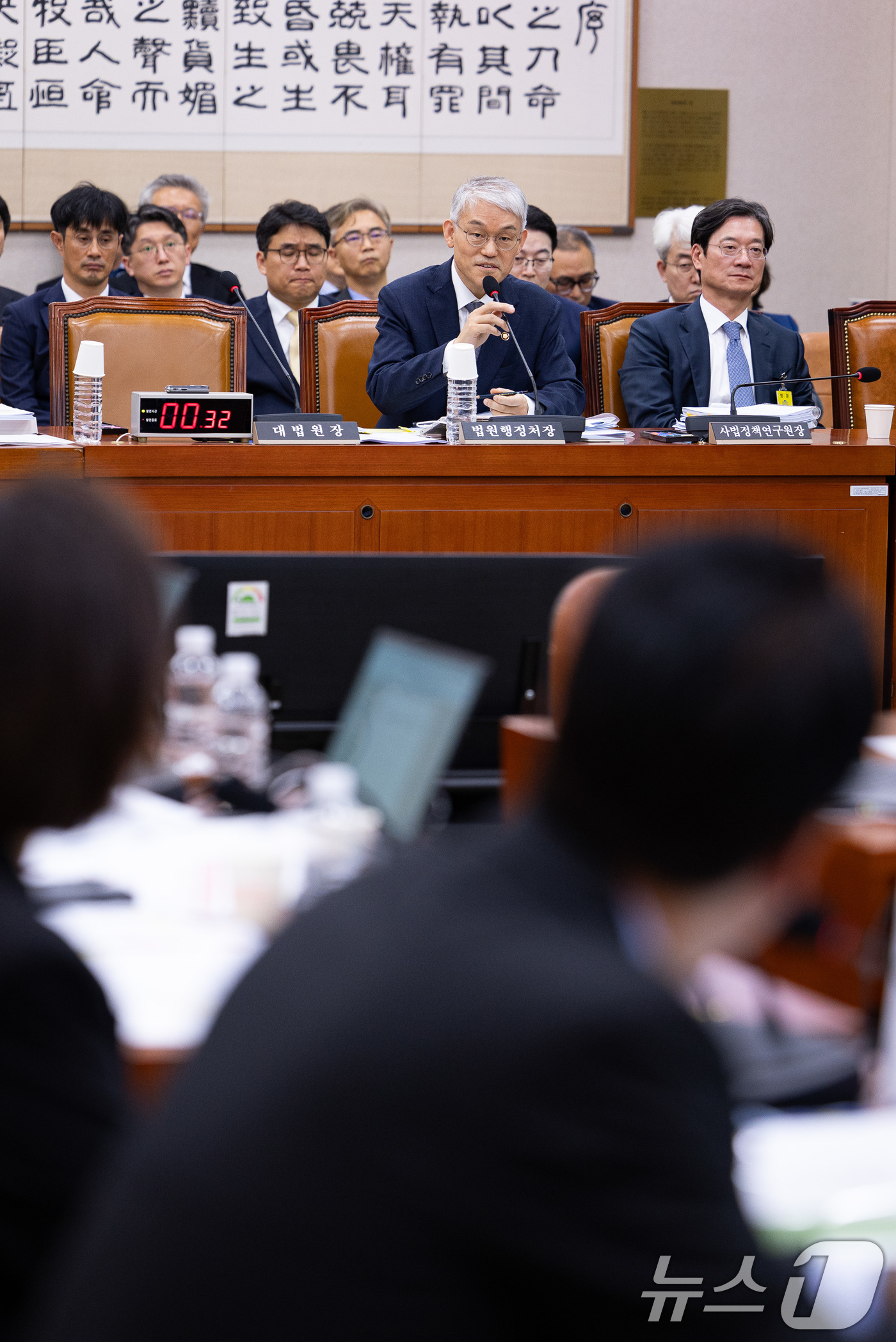 (서울=뉴스1) 유승관 기자 = 천대엽 법원행정처장이 13일 서울 여의도 국회에서 열린 법제사법위원회의 대법원 등에 대한 국정감사에서 의원 질의에 답하고 있다. 2025.10.13 …