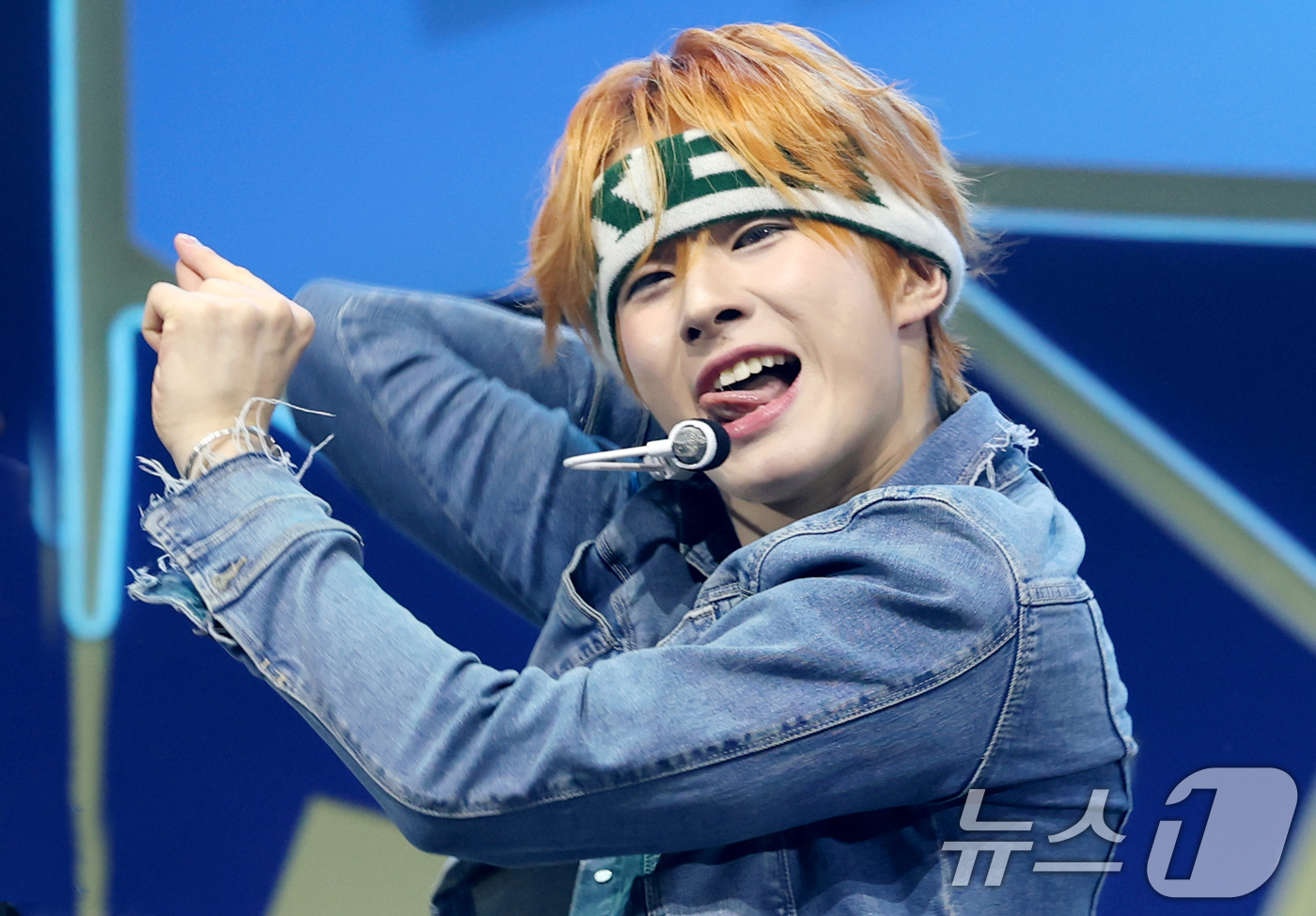 (서울=뉴스1) 권현진 기자 = 그룹 투어스(TWS) 경민이 13일 서울 광진구 예스24 라이브홀에서 가진 미니 4집 '플레이 하드(play hard)' 발매 쇼케이스에서 타이틀 …