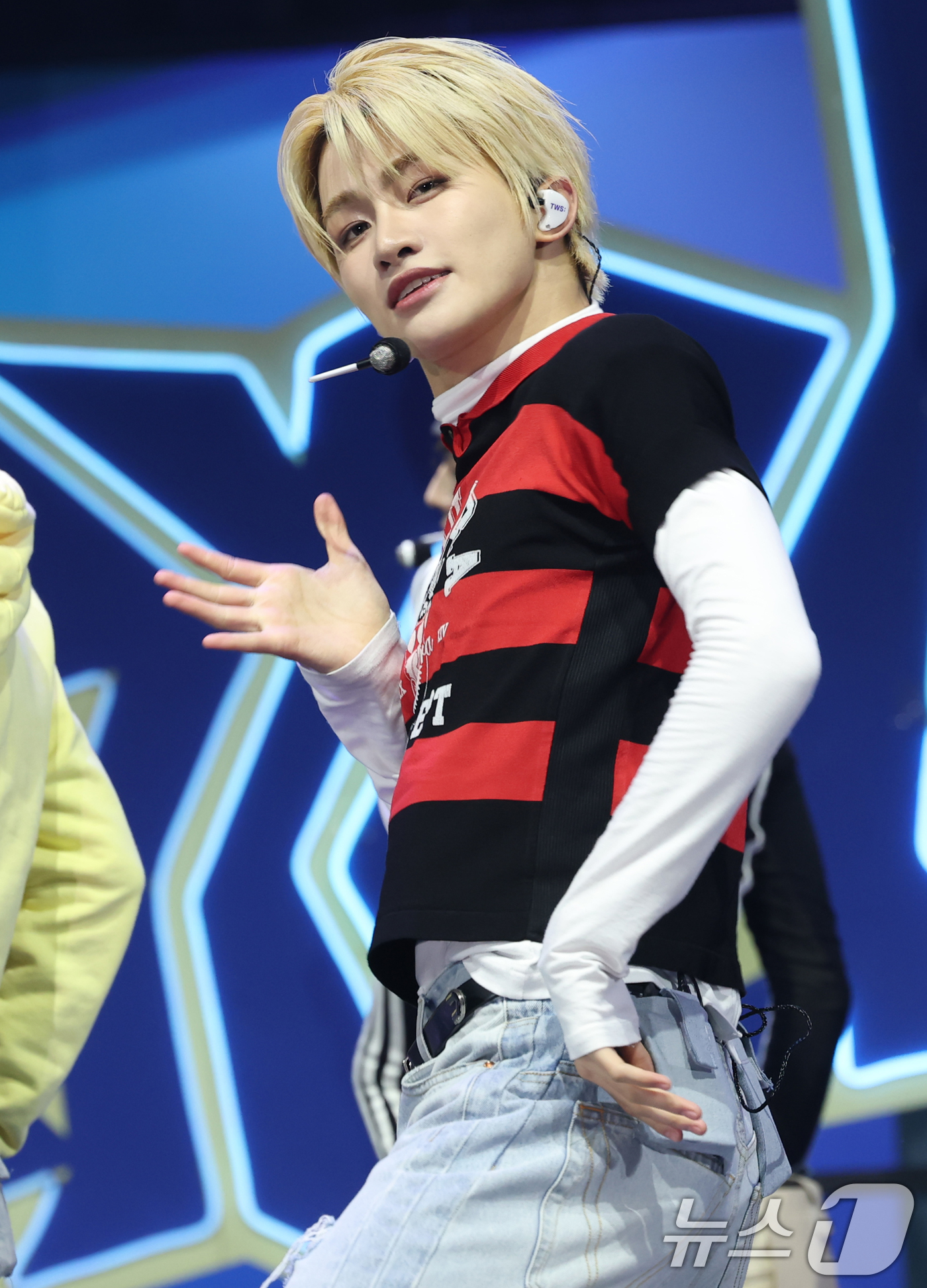 (서울=뉴스1) 권현진 기자 = 그룹 투어스(TWS) 지훈이 13일 서울 광진구 예스24 라이브홀에서 가진 미니 4집 '플레이 하드(play hard)' 발매 쇼케이스에서 타이틀 …