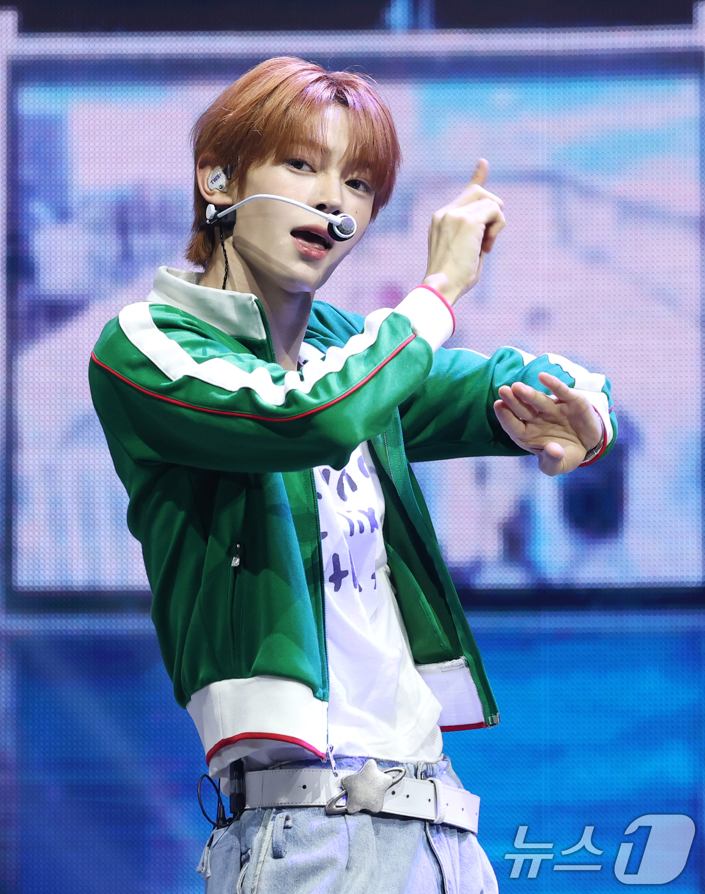 (서울=뉴스1) 권현진 기자 = 그룹 투어스(TWS) 한진이 13일 서울 광진구 예스24 라이브홀에서 가진 미니 4집 '플레이 하드(play hard)' 발매 쇼케이스에서 타이틀 …